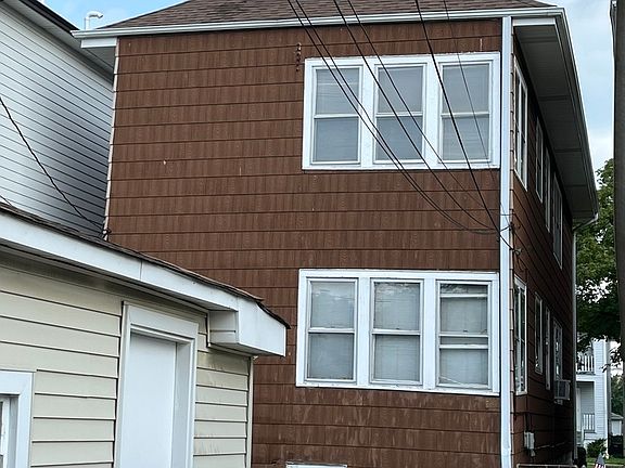 3rd image of 5854 W Leland Ave
