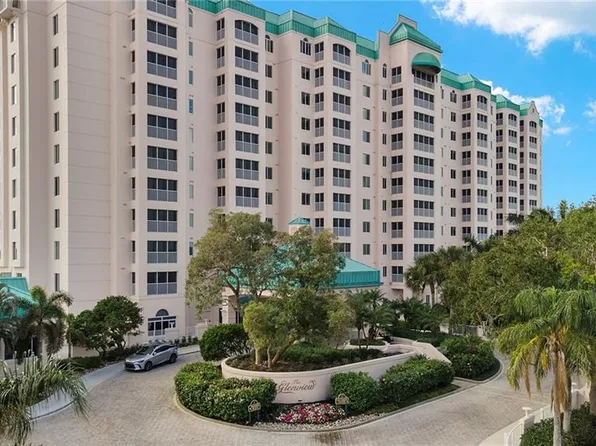 100 Glenview PL #202, NAPLES, FL 34108