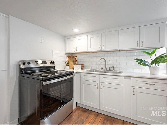 3rd image of 1704 Blaine St APT B