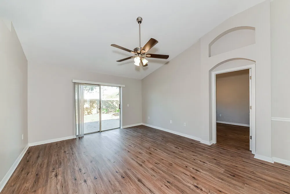 3 bed, 2.0 bath, 1380 sqft, $3,430 — Photo 4