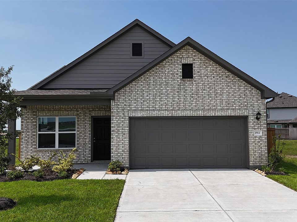 1st image of 1913 N Riverside Cir