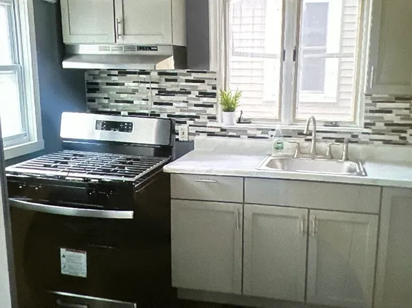 10 Forest St, Taunton, MA 02780