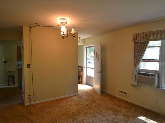 4th image of 12318 Spruce St