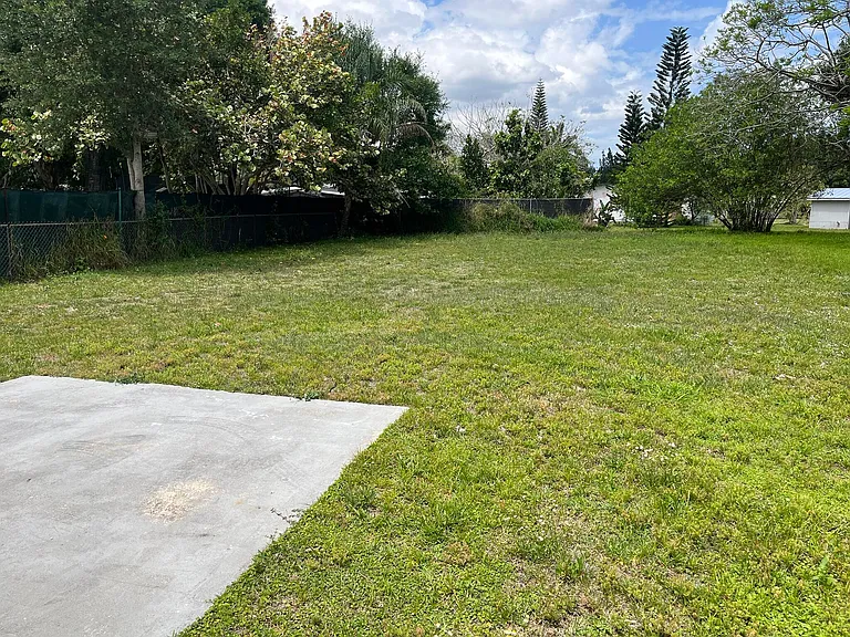 213 NE Prima Vista Blvd — Photo 13