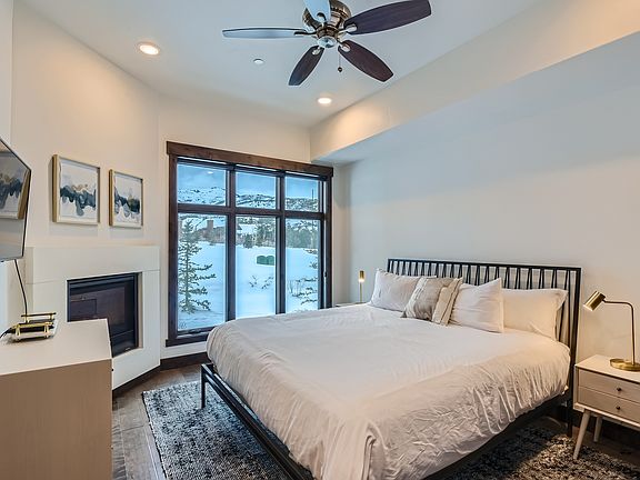4th image of 3751 Blackstone Dr #1H
