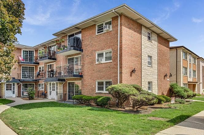 1st image of 6851 N Northwest Hwy APT 2B