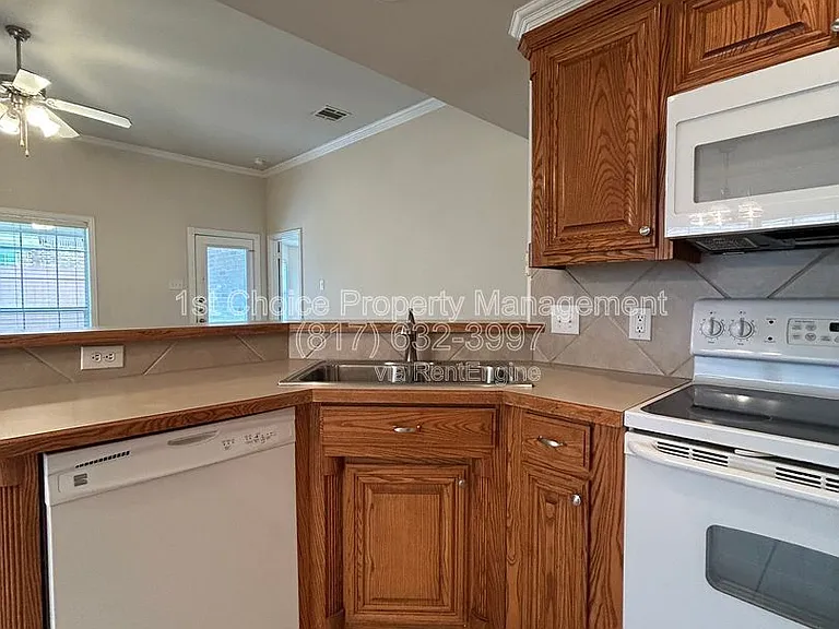 1835 Woodchase Dr — Photo 5