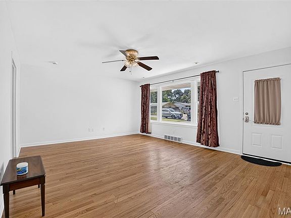 5th image of 10813 Waycroff Dr