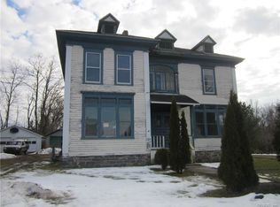 36 Garden Rd, Philadelphia, NY 13673