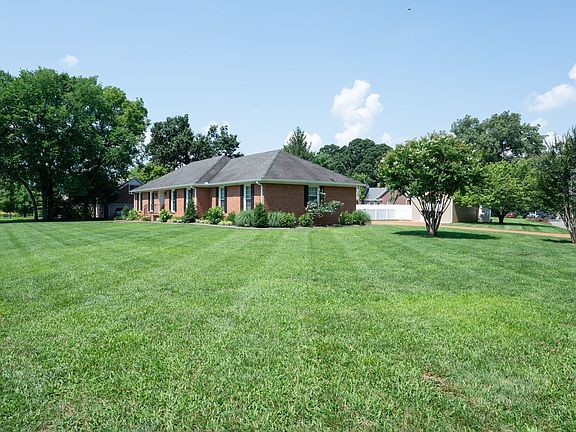 2nd image of 3011 Regency Park Dr