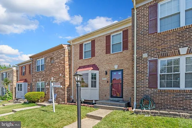 3 bed, 3.5 bath, 1920 sqft, $2,750 — Photo 1