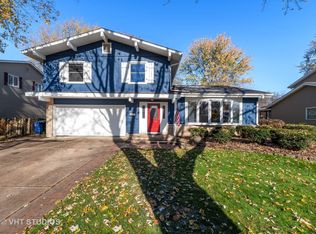 1104 E Greenwood Dr, Mount Prospect, IL 60056