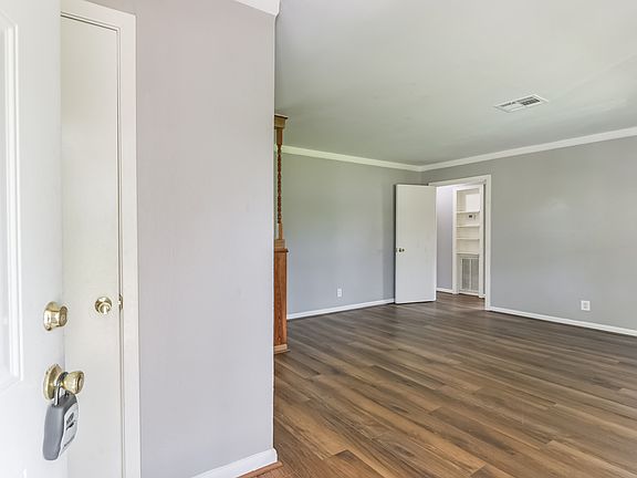 3rd image of 6206 Diamond Ct