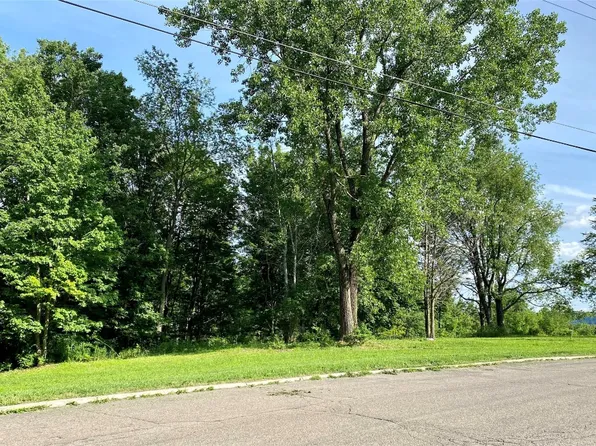 19 & 21 Governeurs Ln, Endicott, NY 13760