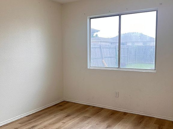 5th image of 47325 Amber Dr