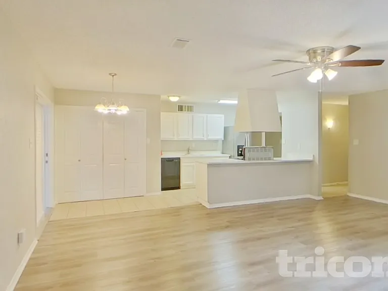 7309 Hedge Dr — Photo 4