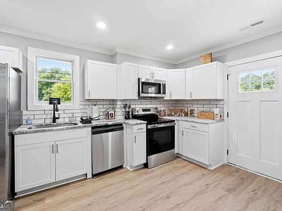 5th image of 227 Peachtree St