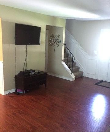3rd image of 637 Stafford Dr