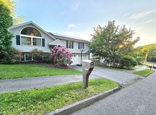 37 Moreland Green Dr, Worcester, MA 01609
