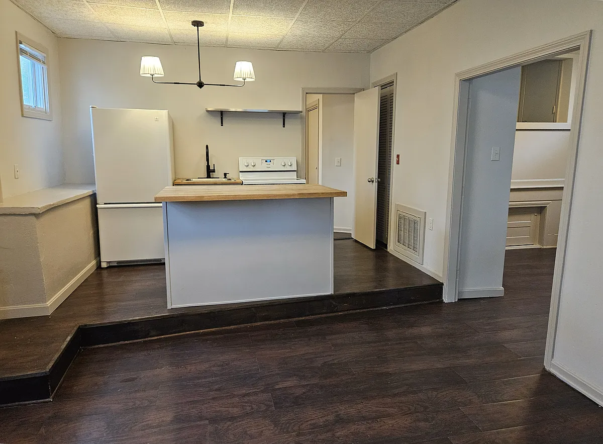 Building Photo - 281 Knight St #1R