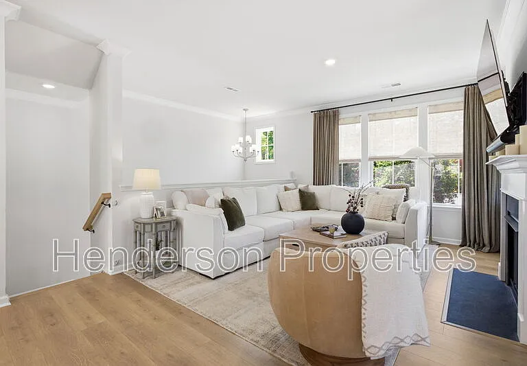 3008 Oak Landing Dr — Photo 8