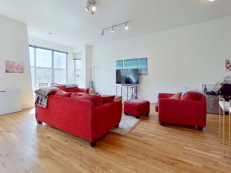 1st image of 2755 N Lincoln Ave #3