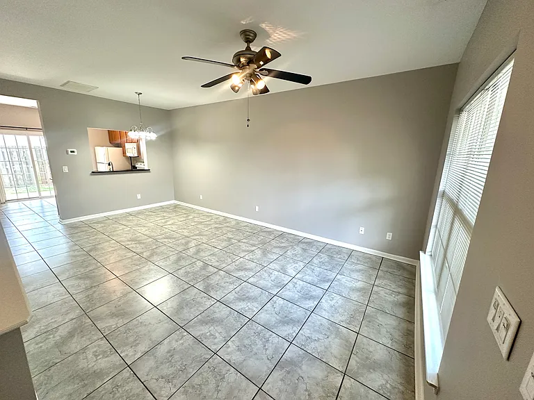 616 Graythorn Ln — Photo 4