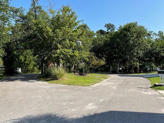 2nd image of 207 Oak Outlook Way