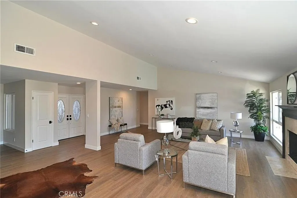 4 bed, 2077 sqft, $5,999 — Photo 1