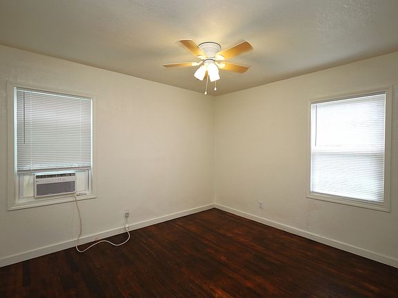 4th image of 1705 Clover Dr