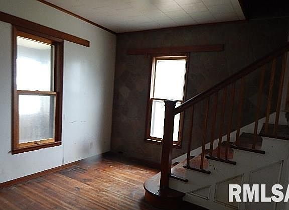 5th image of 209 W Summit St