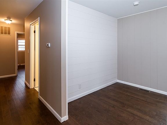 5th image of 935 Oak Park Blvd