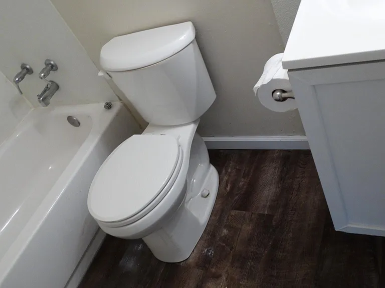 401 W Davis St — Photo 5