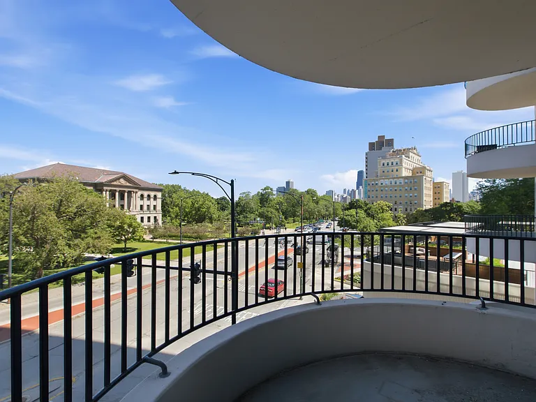 2020 N Lincoln Park W #2F — Photo 9