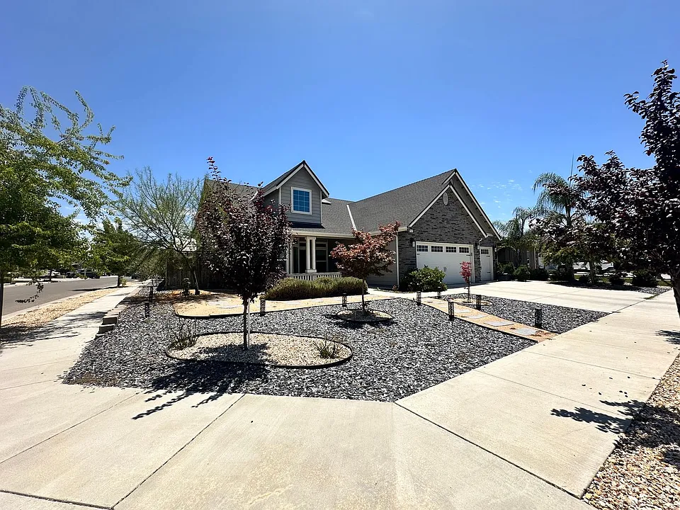 2548 N Kayenta St