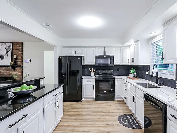 3rd image of 512 Lexington Blvd