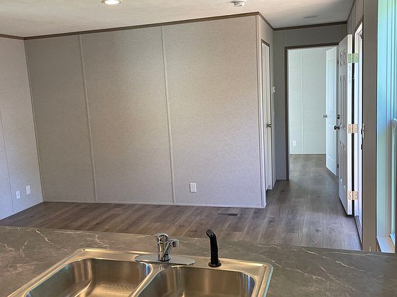3rd image of 2013 Glengate Estates Dr