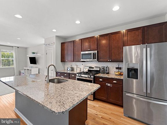 2nd image of 431 Dogwood Dr