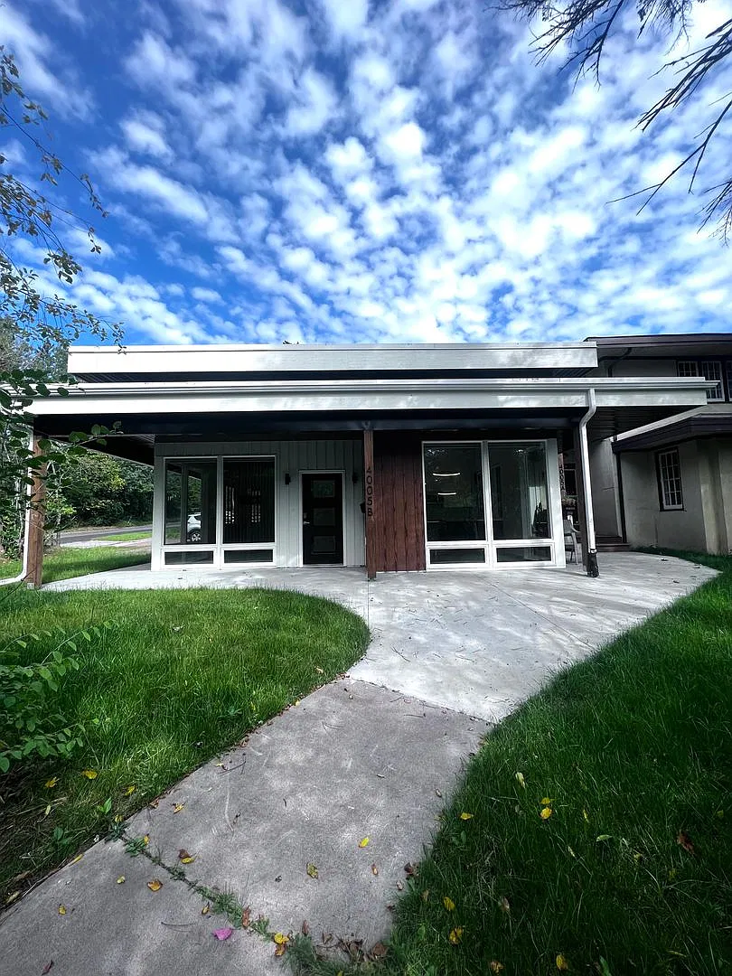 4005 Robinson Street — Photo 1