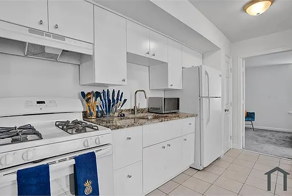 468 E Walnut Ln #3 — Photo 6