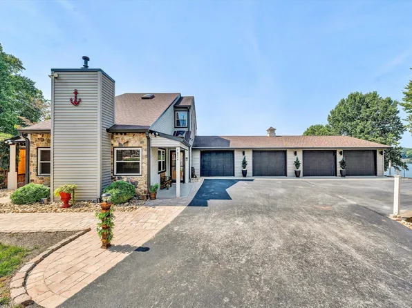 1034 Contentment Ln, Moneta, VA 24121