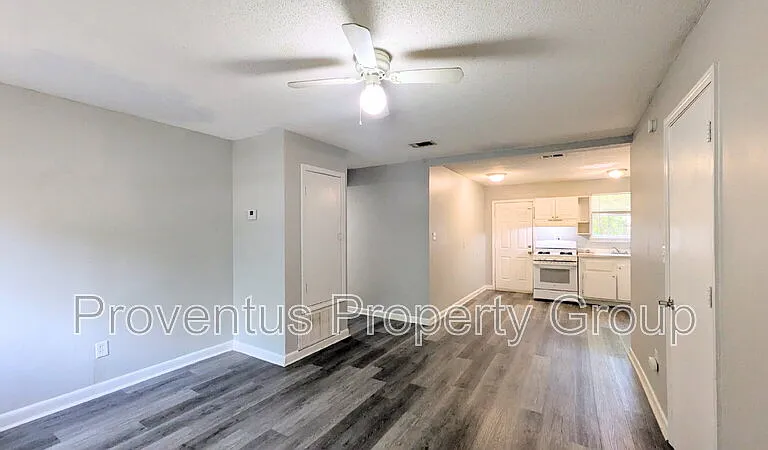4527 Versailles Dr — Photo 5