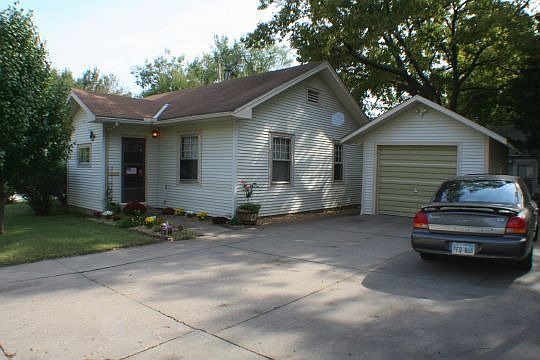1st image of 517 W 2nd Ave