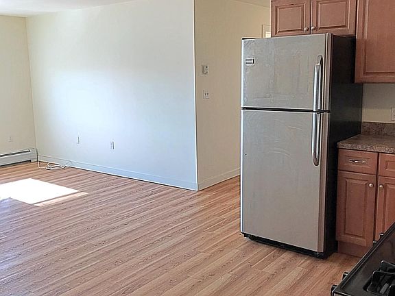 4th image of 1972 Richmond Ter APT 2B