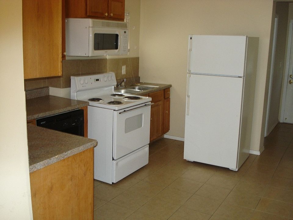 2nd image of 2822 Utah St