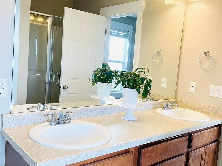 543 W Crenshaw Way — Photo 14