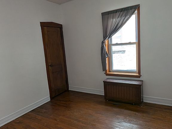 4th image of 5254 W Montrose Ave #1