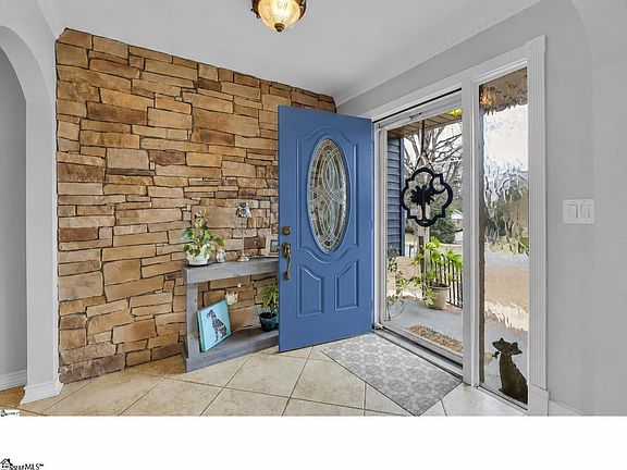 4th image of 6 Devonshire Ln
