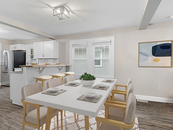 3rd image of 5177 Rosslyn Ave