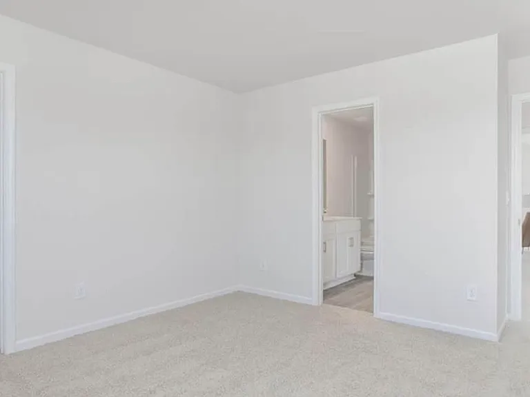 125 Chessie Rd — Photo 10